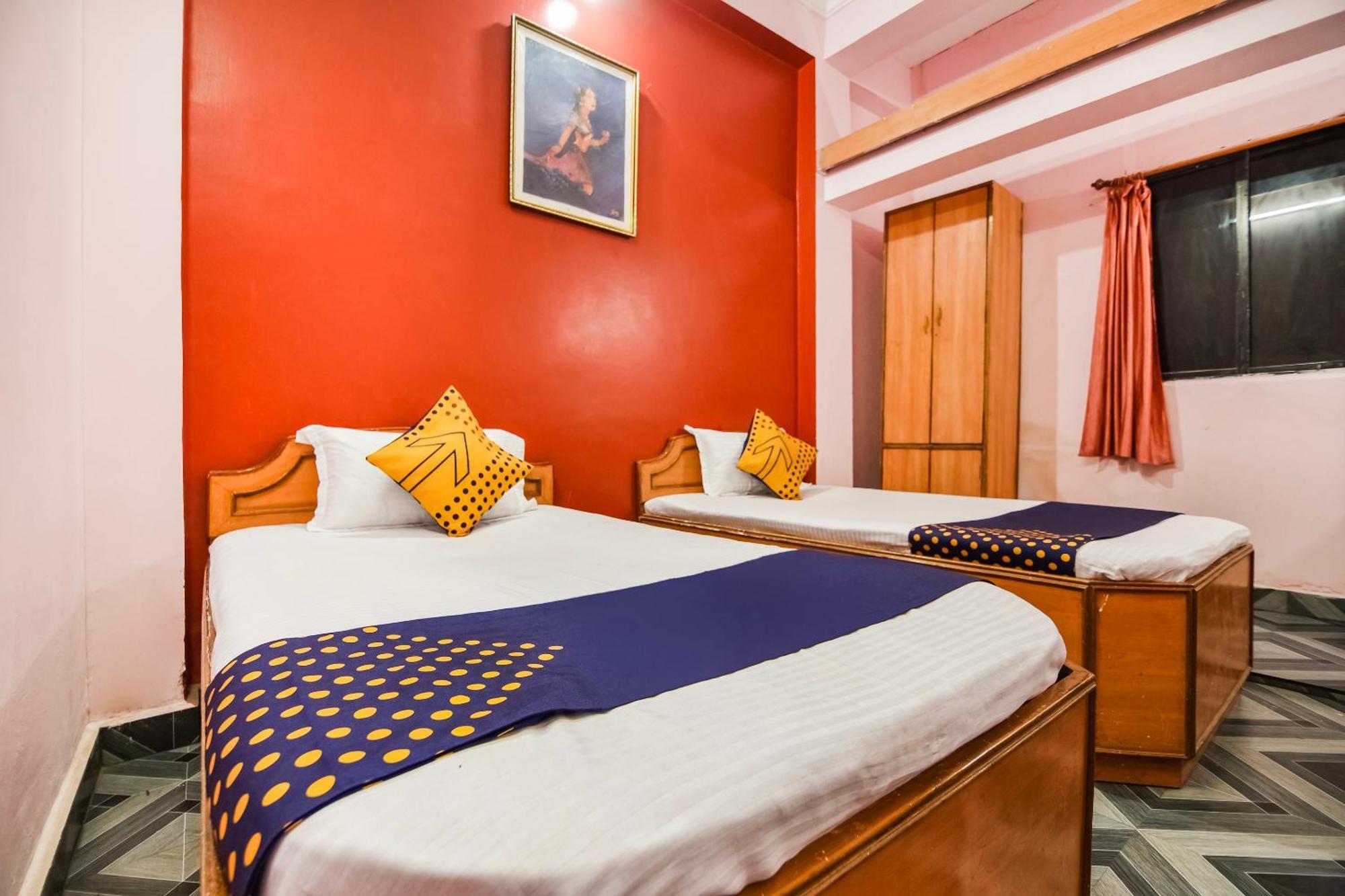 Spot On Hotel Midtown Gondia Exterior foto